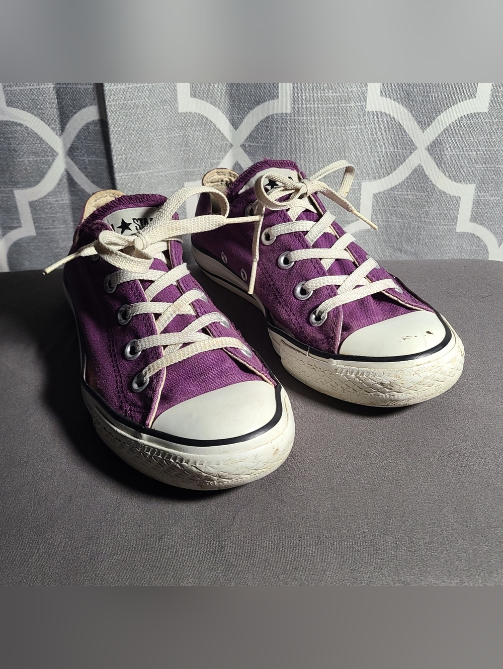 Converse Womens 6 Mens 4 Low-Top Canvas Sneakers in Purple